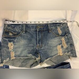 5 Pairs of Jean Shorts
All Shorts have the same Measurements